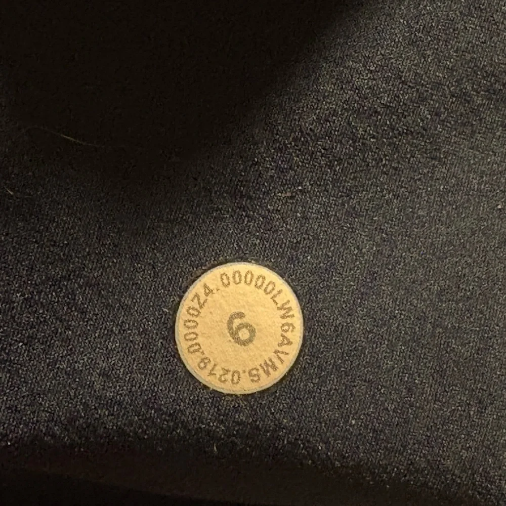Lululemon Navy On The Fly Crop Woven 23”| Size 6